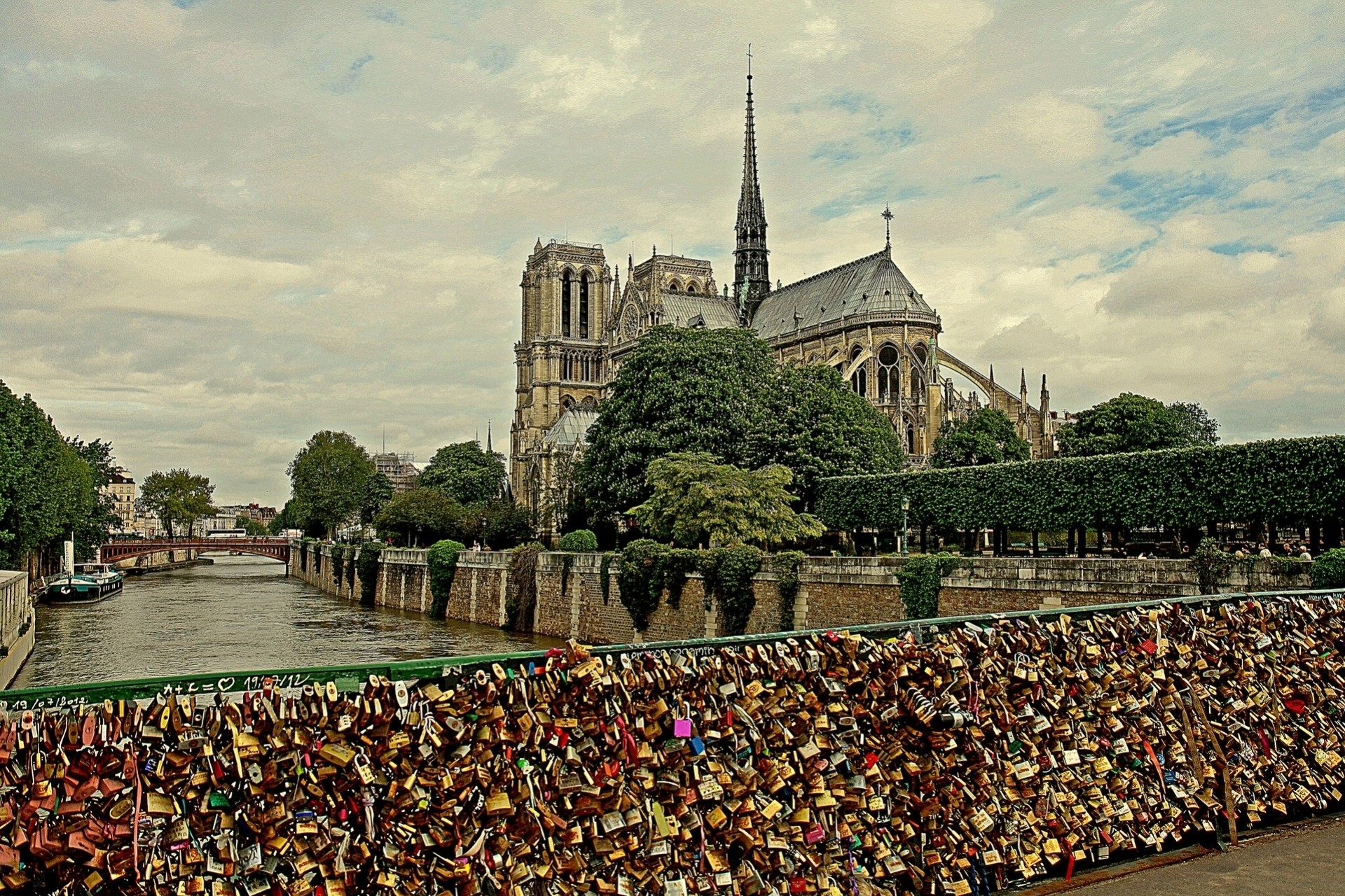 río sena catedral río notre dame de paris catedral de notre dame puente sena parís castillos qatar airways francia notre dame de paris