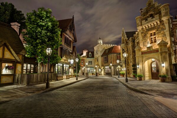 Las calles nocturnas iluminan el camino