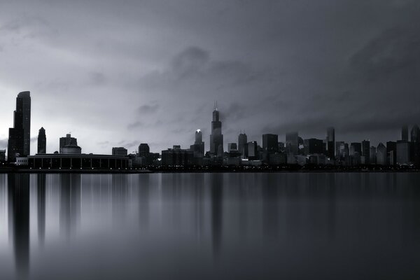 Imagen en blanco y negro. Niebla en Chicago