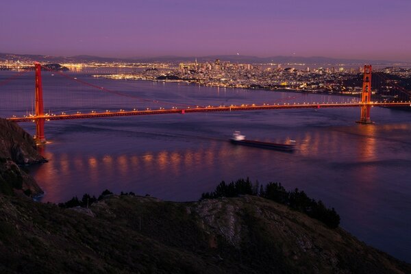 Vista notturna di San Francisco