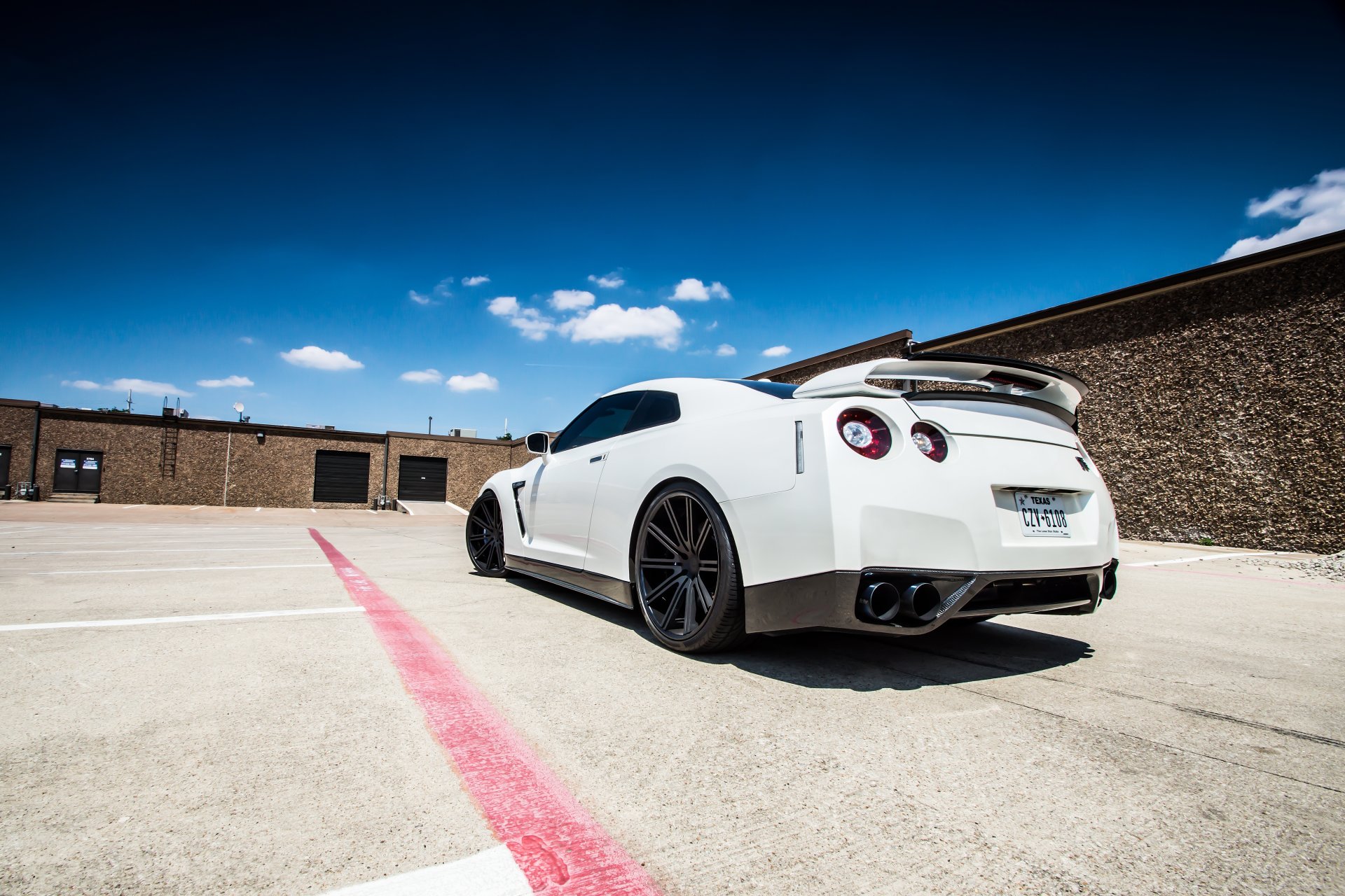 nissan gt-r r35 blanc nissan arrière ciel nuages