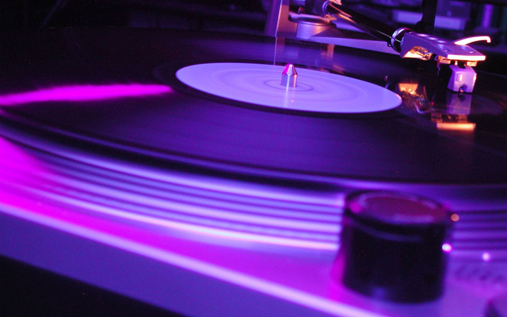 luz púrpura disco de vinilo tocadiscos música equipo de radio