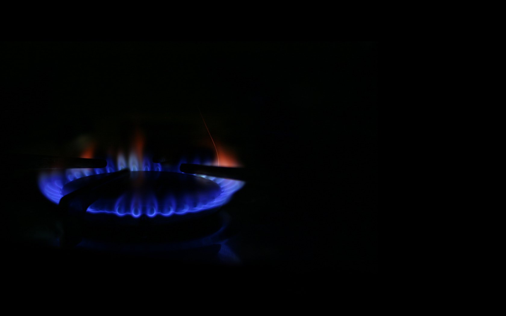 brûleur à gaz feu bleu minimalisme obscurité feu simplicité style fond noir