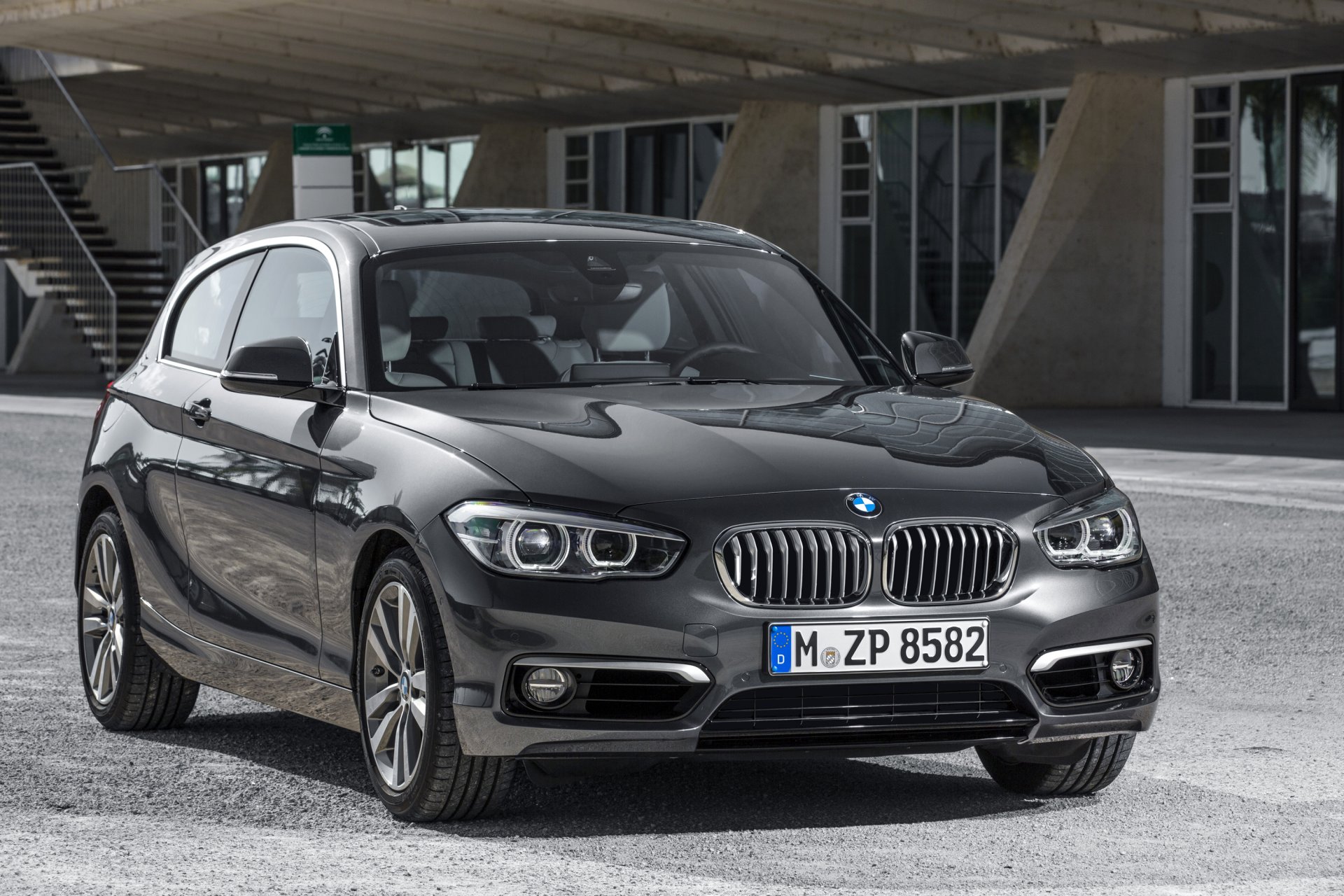 bmw 2015 120d linia miejska czarny metaliczny samochód zdjęcie