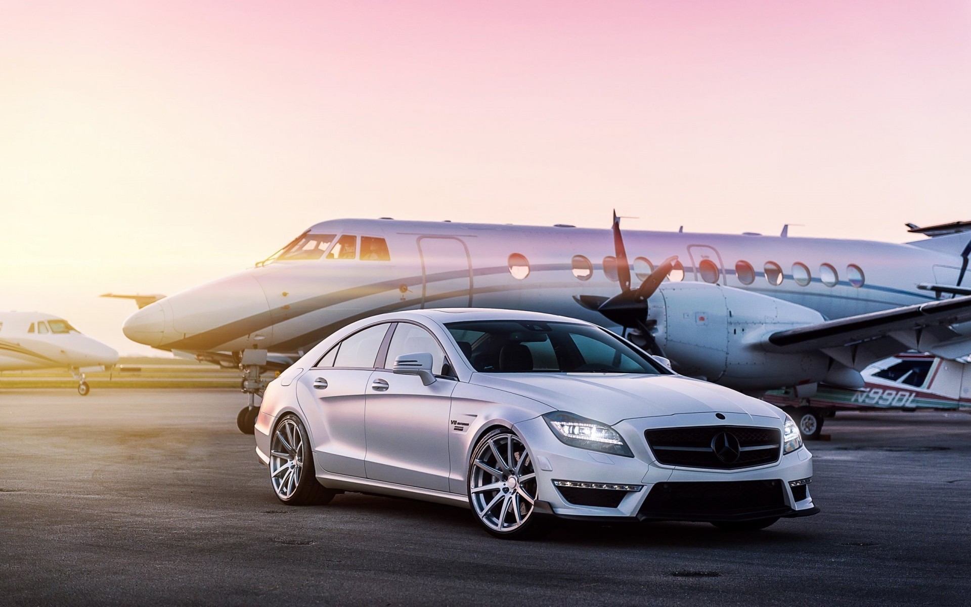 private vehicles of the jet expensive track mercedes luxury