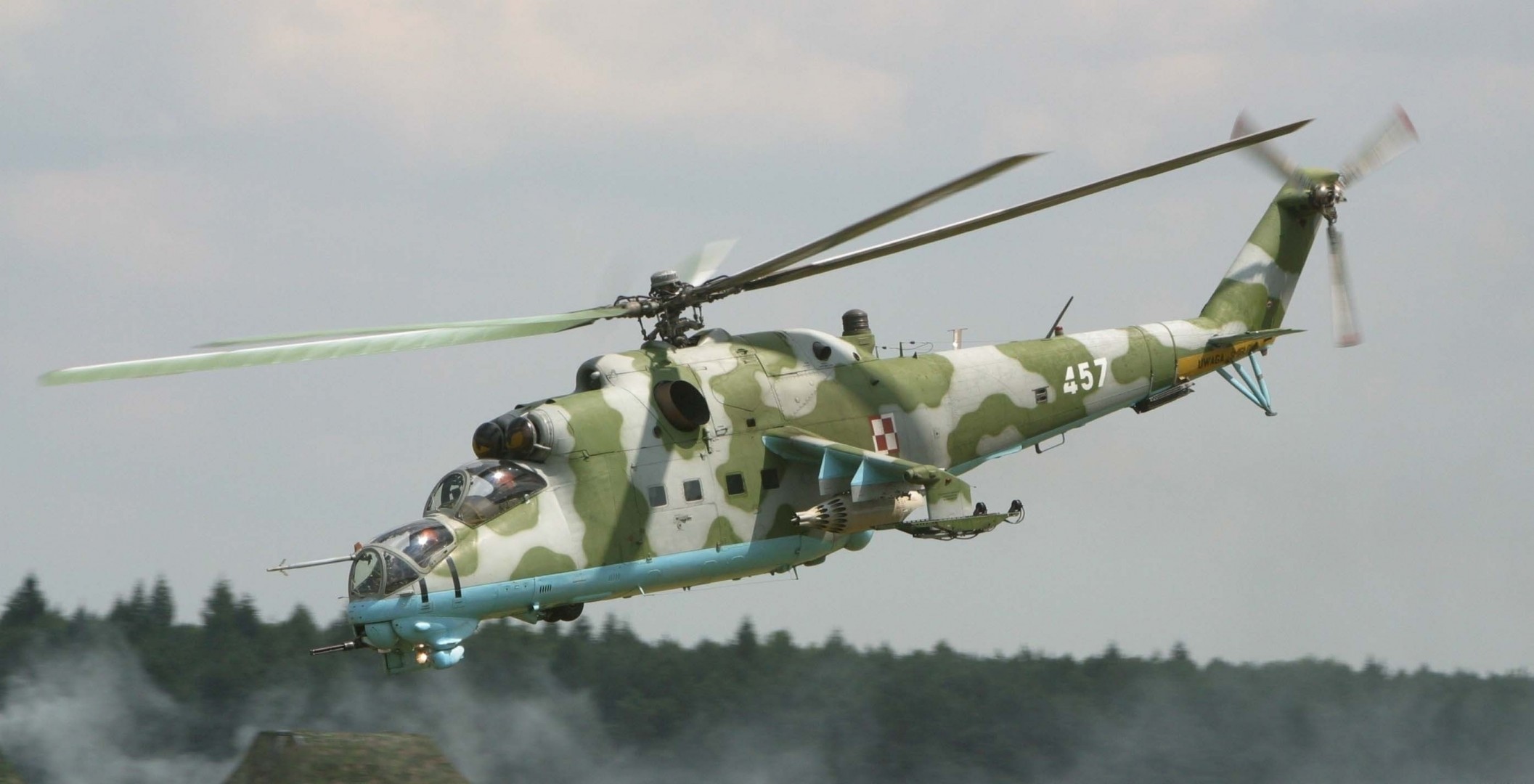 militaire aviation hélicoptère transport et combat mi-24 soviétique