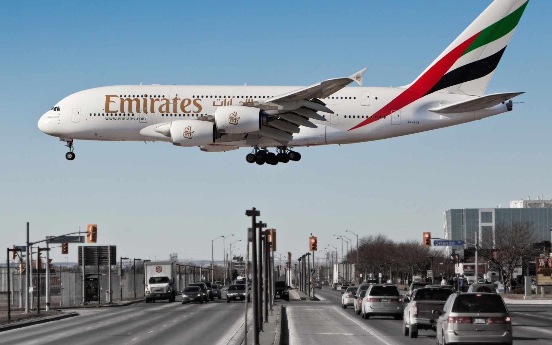 passagiere flugzeug airbus a380 fly emirate