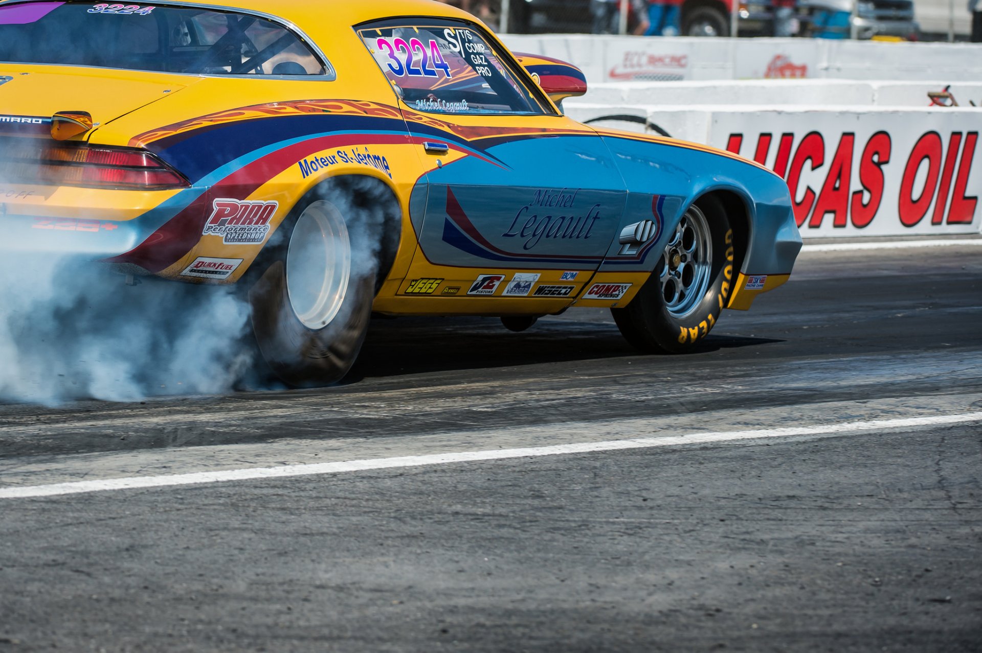 chevrolet camaro muscle car drag racing rennen rad rauch