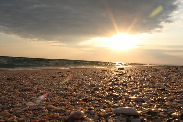 Paesaggio bellissimo tramonto sul mare