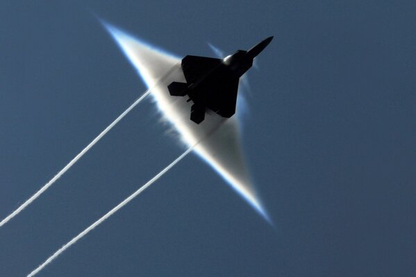 A high-speed fighter is flying through the sky