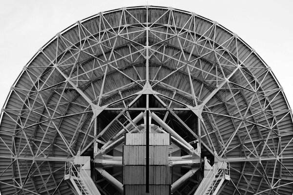 Soportes de antena en blanco y negro