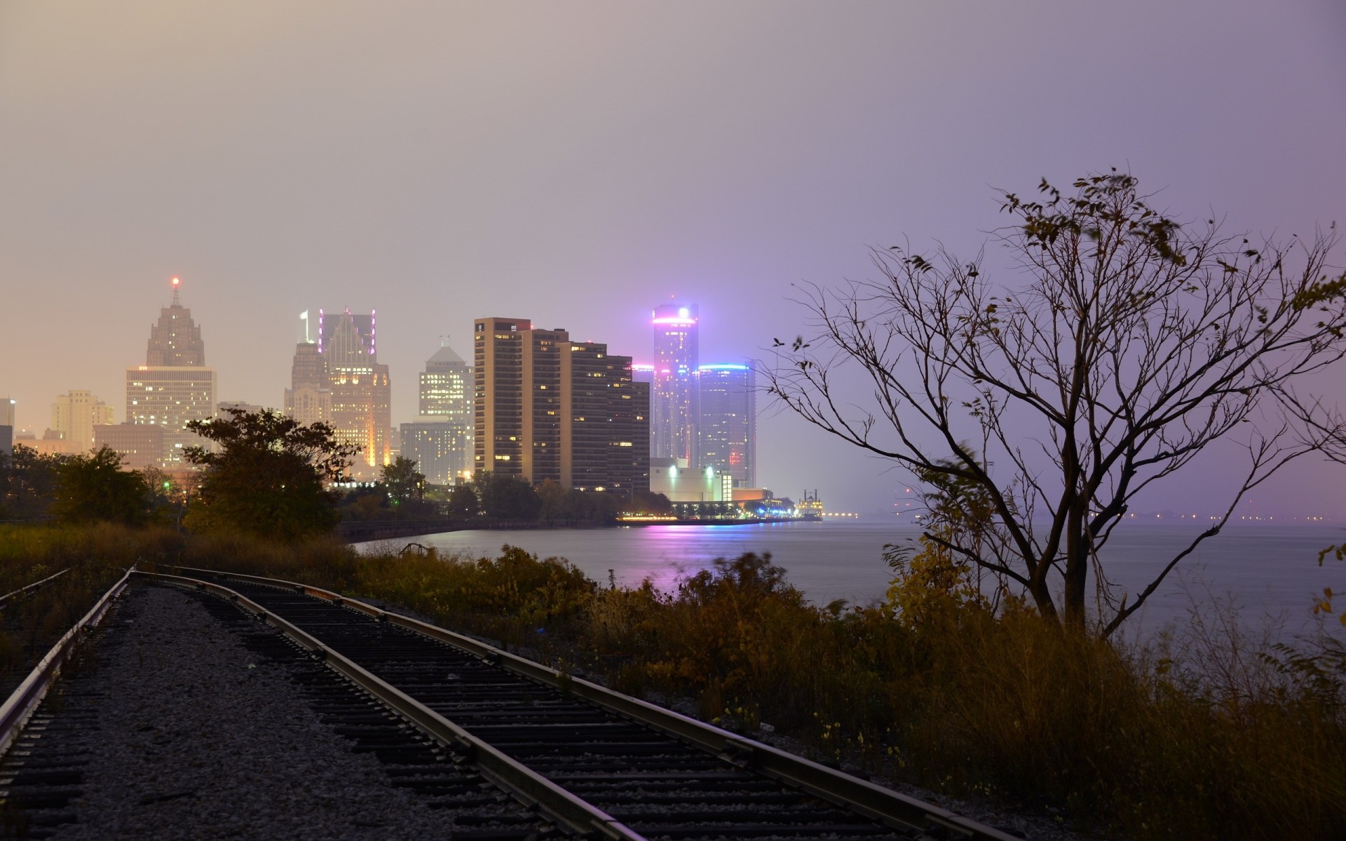 ferrovia notte città