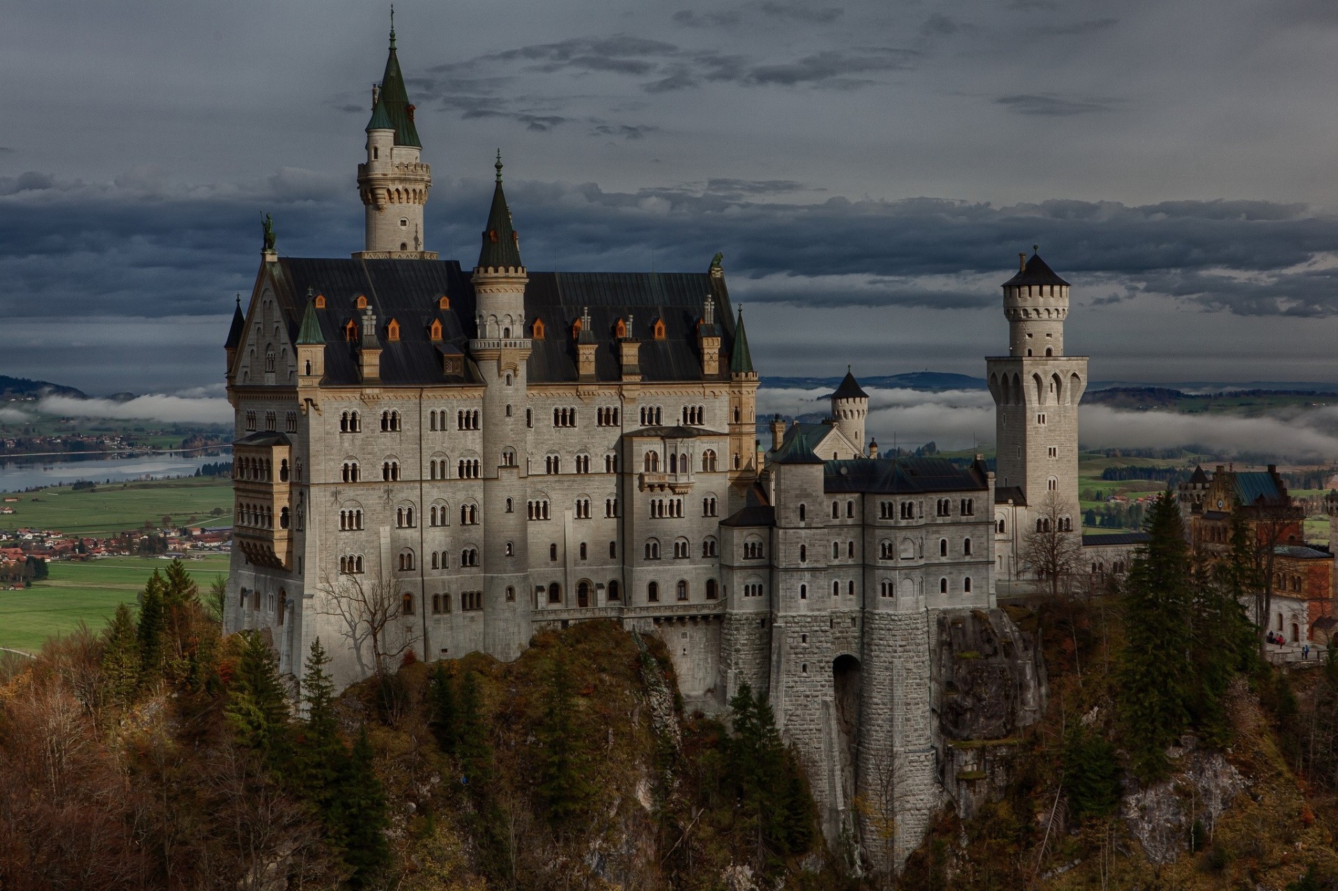 zamek bawaria niemcy remont zamek neuschwanstein skały