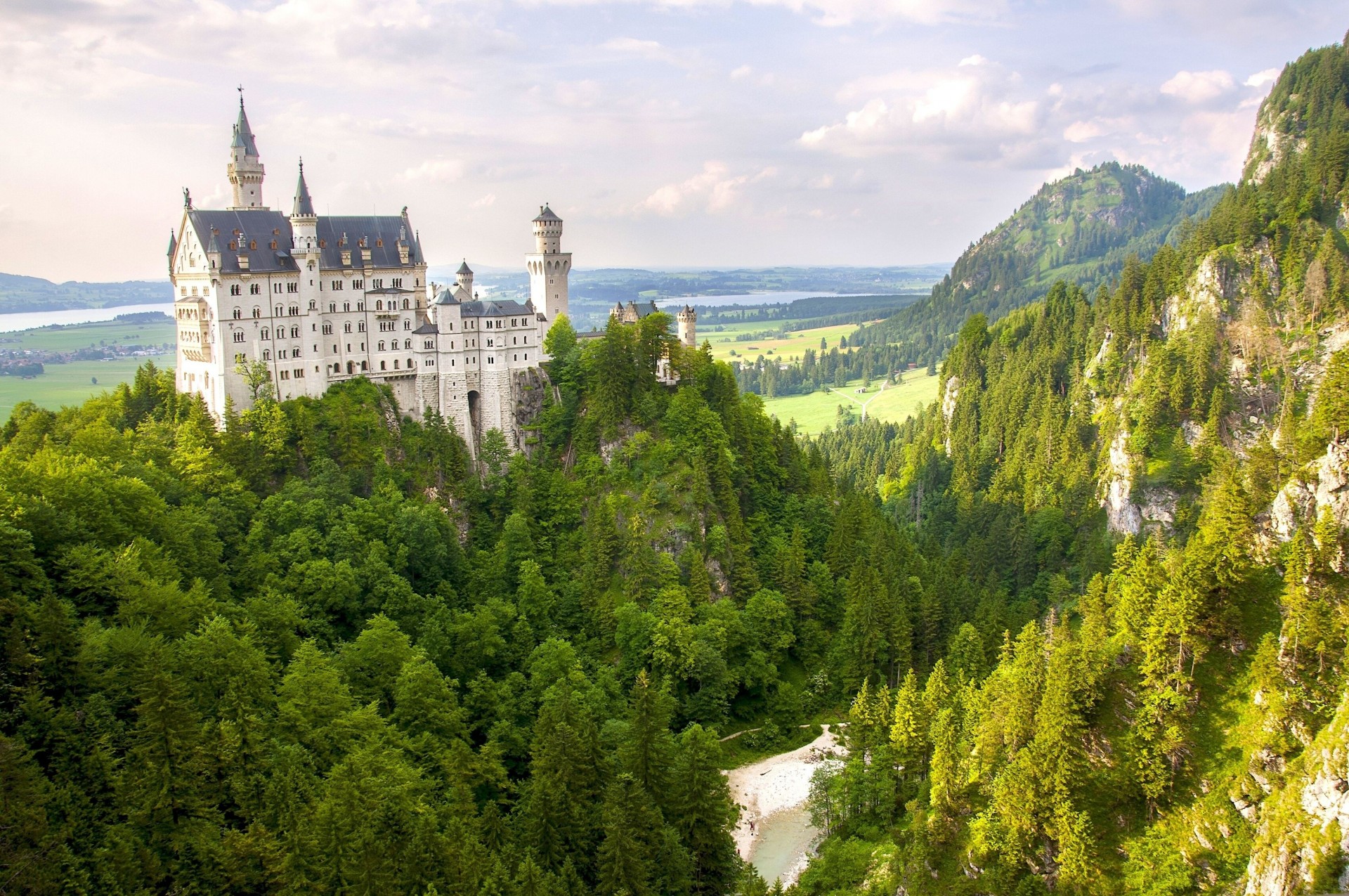 zamek las panorama bawaria niemcy remont zamek neuschwanstein góry