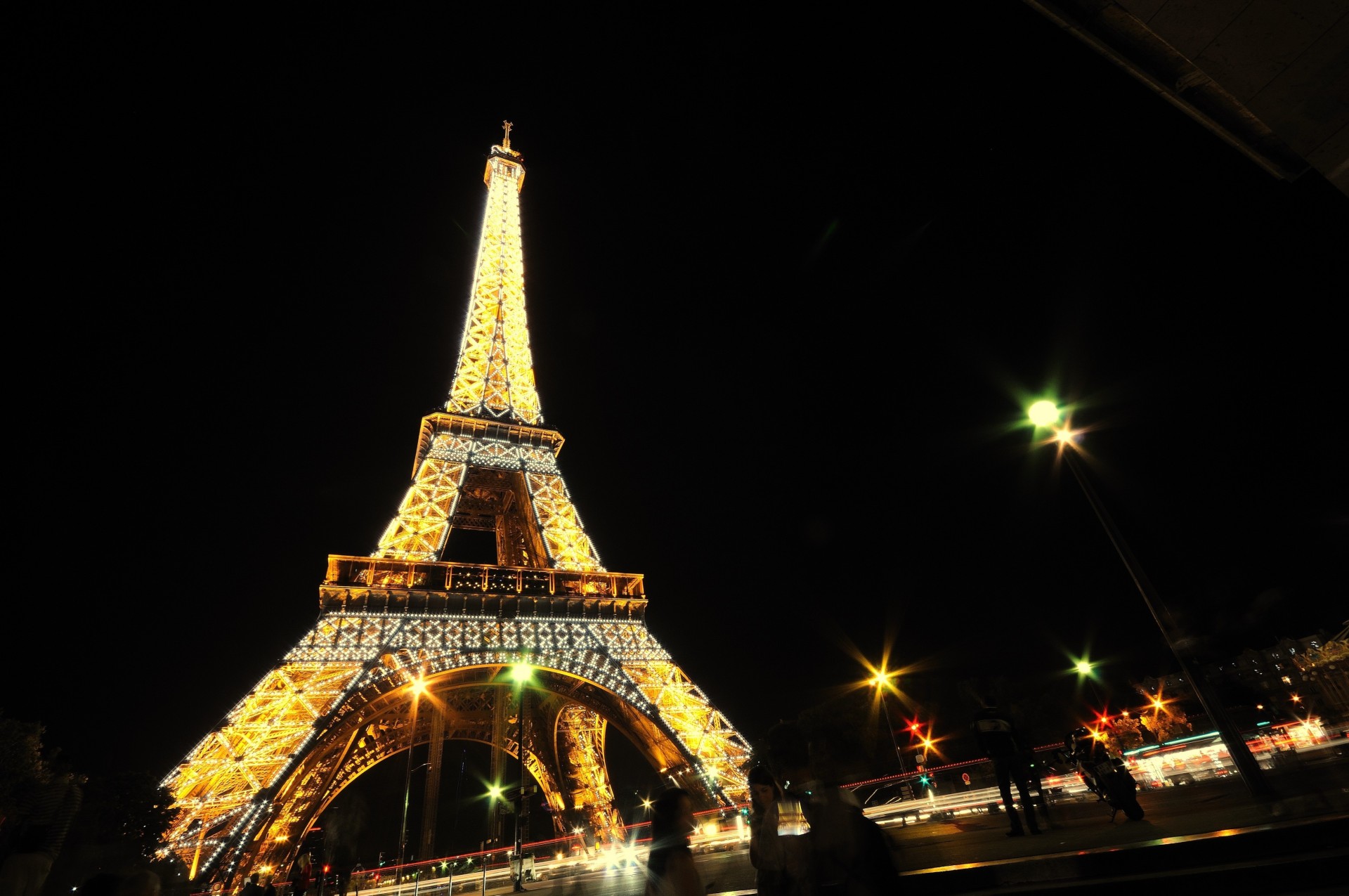 night eiffel tower pari