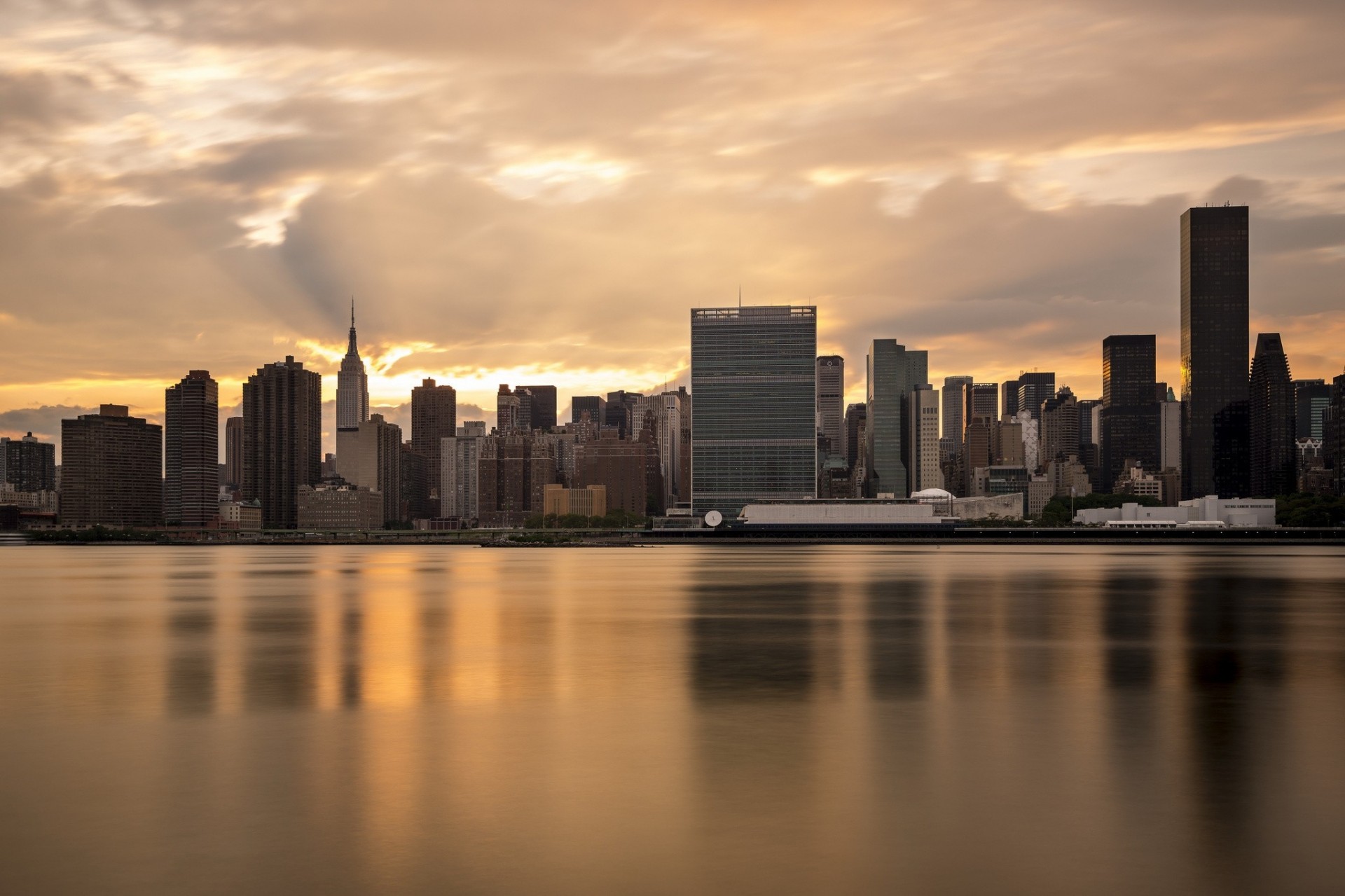 manhattan nueva york estados unidos ciudad agua reflexión