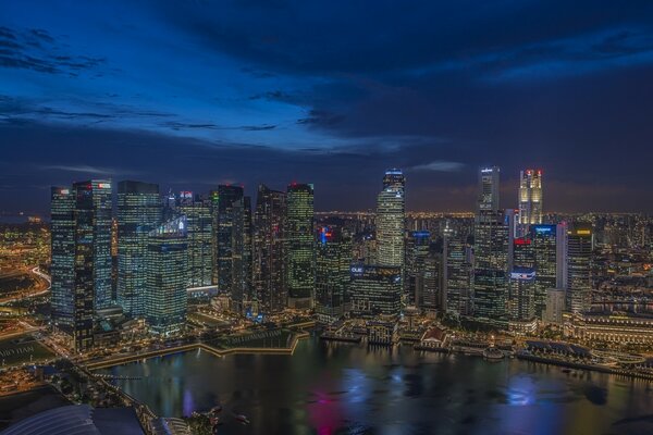 Panorama dei grandi grattacieli di Singapore