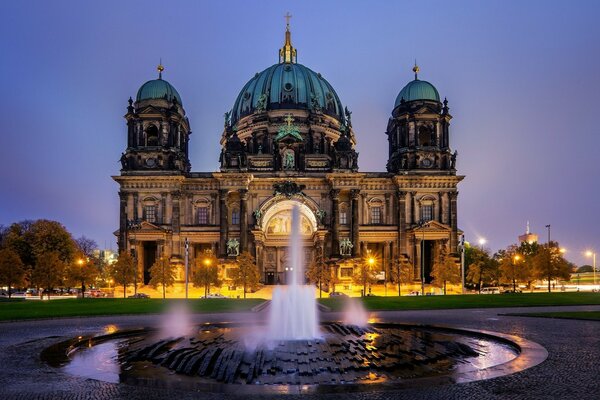 Evening Berlin. fountain in the evening lights