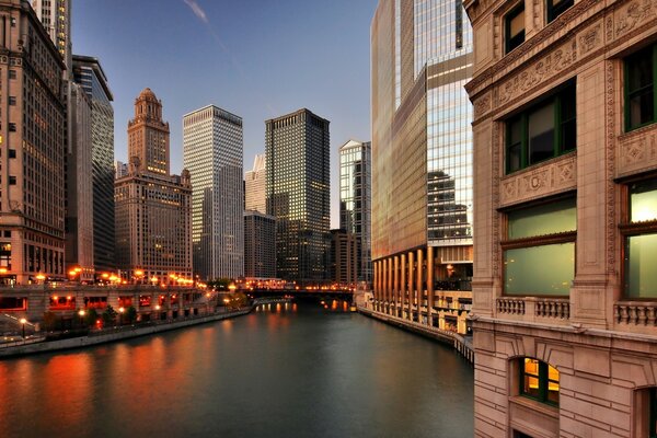 Chicago im Licht der Abendlichter