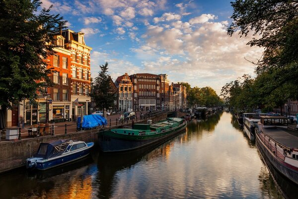 Rzeka łódź woda zachód Słońca Amsterdam domy