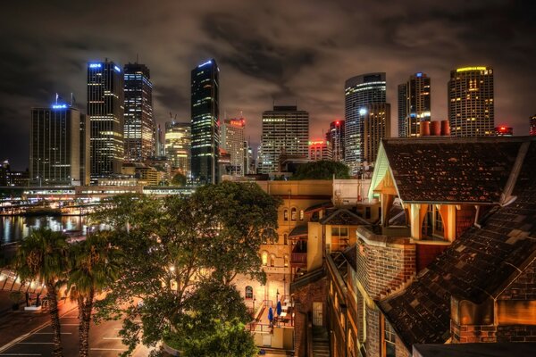 Schöne Häuser in der Nacht von Sydney