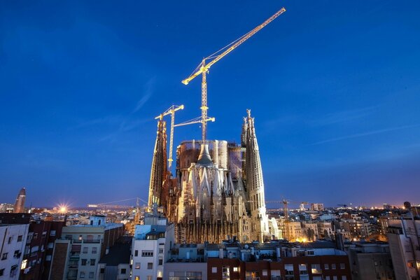 Barcelona at night, the city of victories