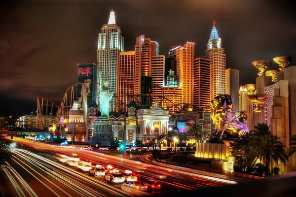 Las Vegas por la noche con luces