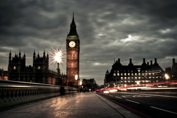 Las luces del Big Ben y el Palacio de Westminster