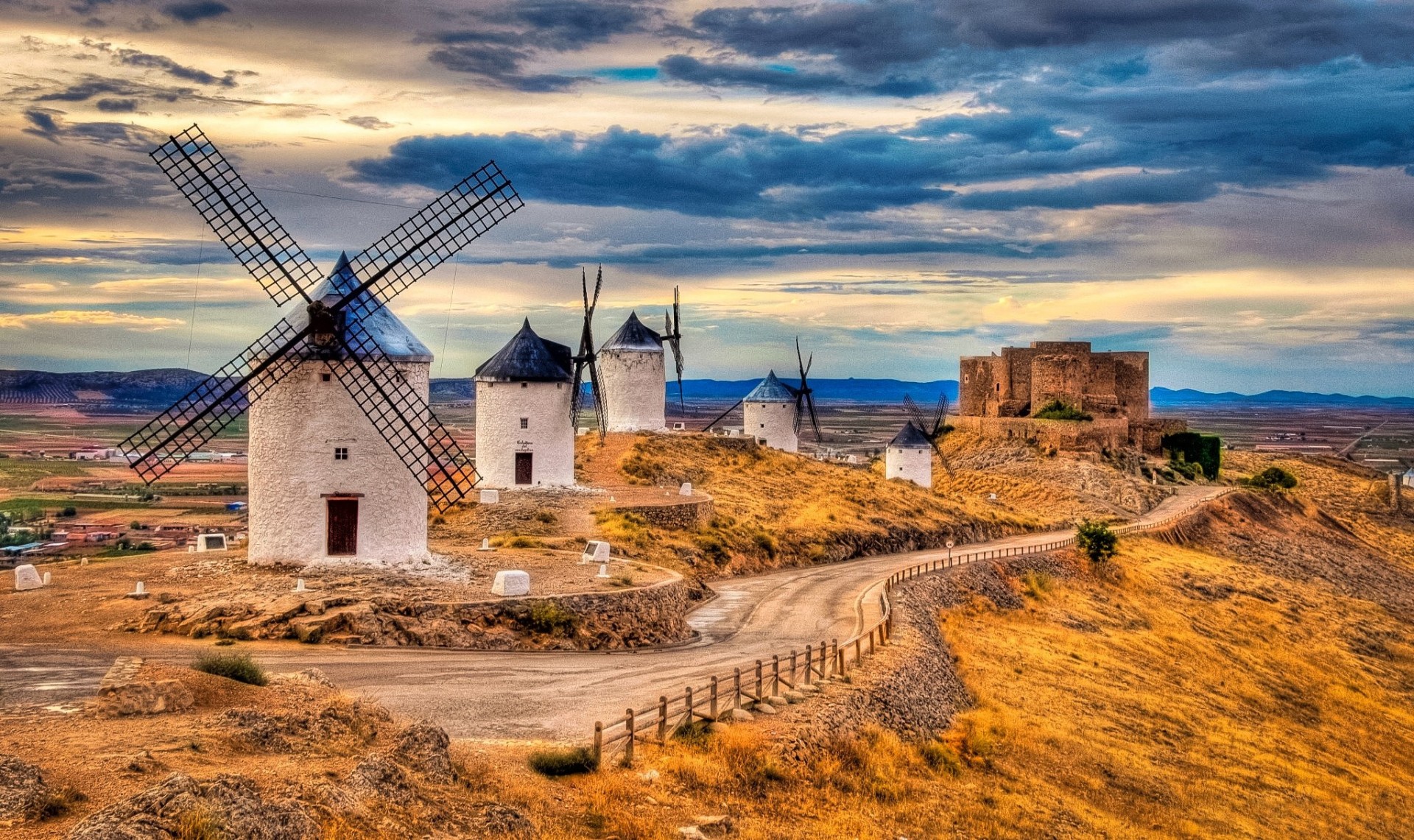 moulin à vent ciel route nuages espagne