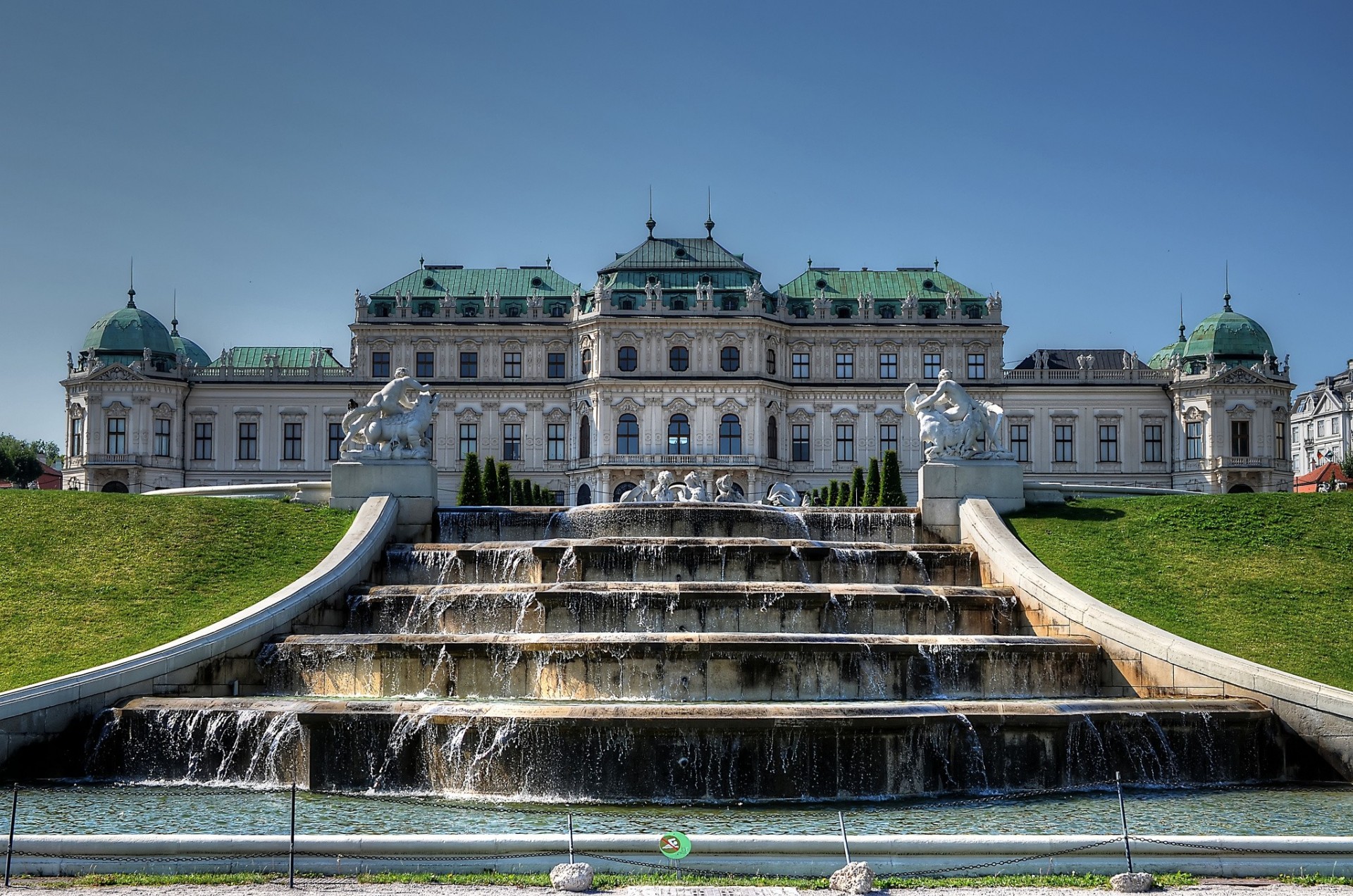 vienna scultura gazebo palazzo fontana hallstatt austria