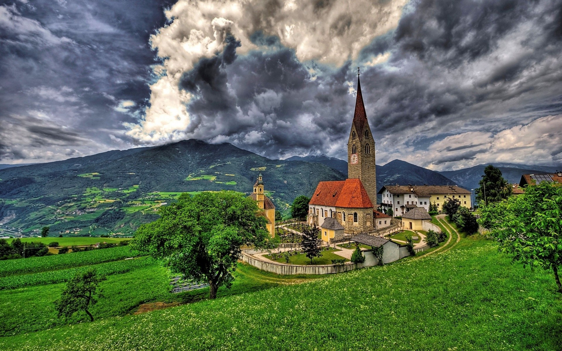 italien kirche landschaft brixen brixen alpen kirche san michele panorama berge bäume