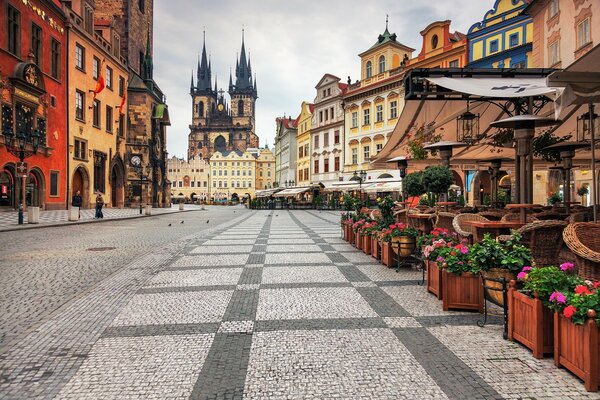 Plaza desierta de Praga. Palacio checo