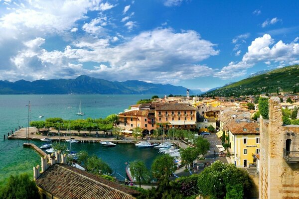 Costa italiana con una pequeña bahía