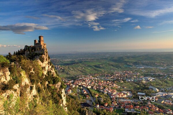 Monte Titano au soleil