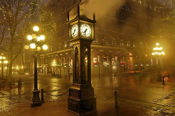 Calle nocturna de Londres con reloj