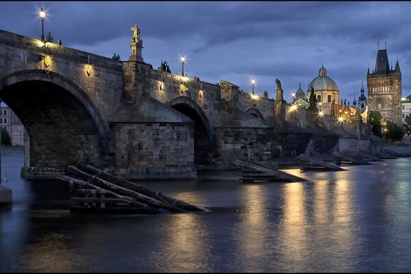 Ciudad de Praga puente de Carlos checo