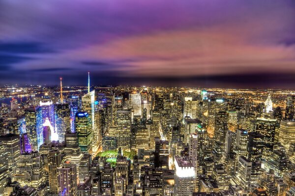 Lumières de New York sur fond de coucher de soleil