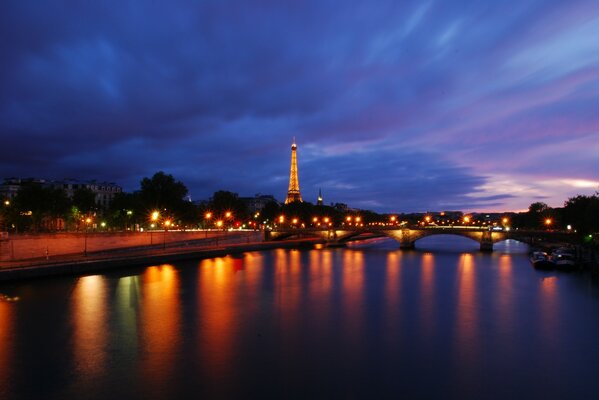 Paris Nocturne. Tour Eiffel