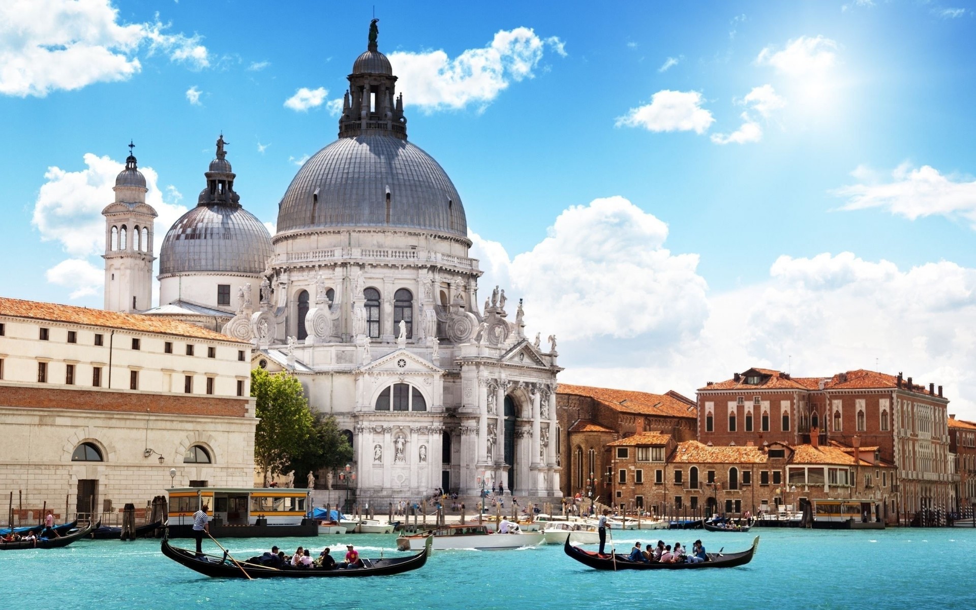 fluss gebäude venedig gondeln menschen