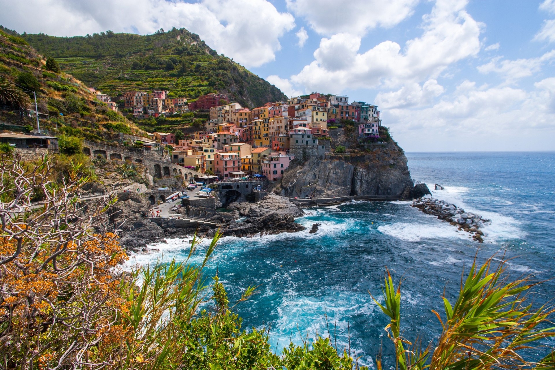 italia paesaggio manarola mare cinque terre mar ligure rocce