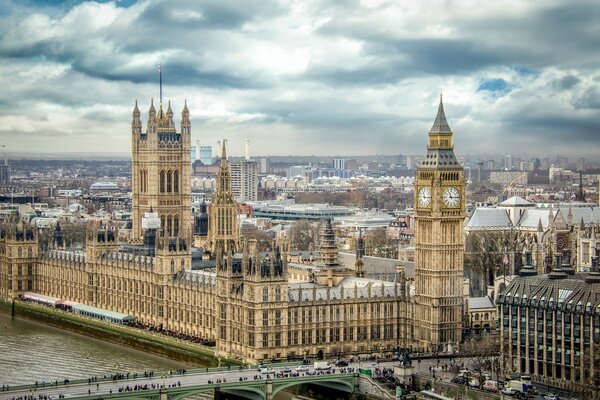 Großbritannien. Blick auf die riesige Stadt