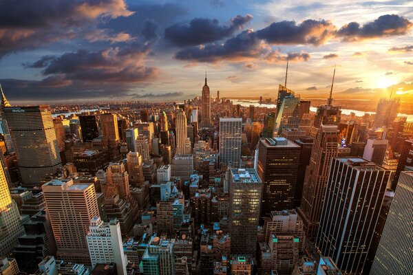 Vue depuis le haut de Manhattan. Gratte-ciel à vol d oiseau