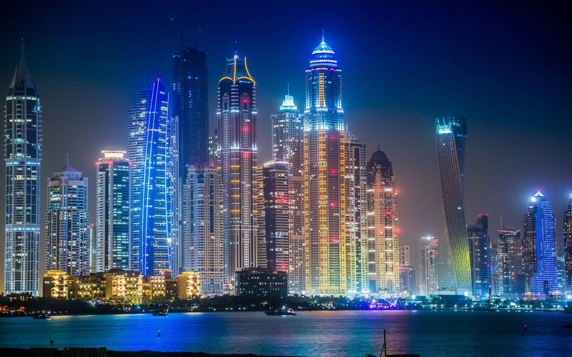 edificio dubai noche