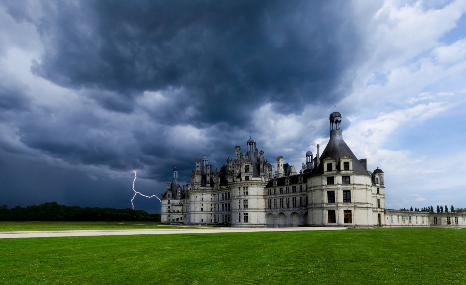 wolken himmel frankreich qatar airways gewitter schloss schloss chambord schloss chambord blitz