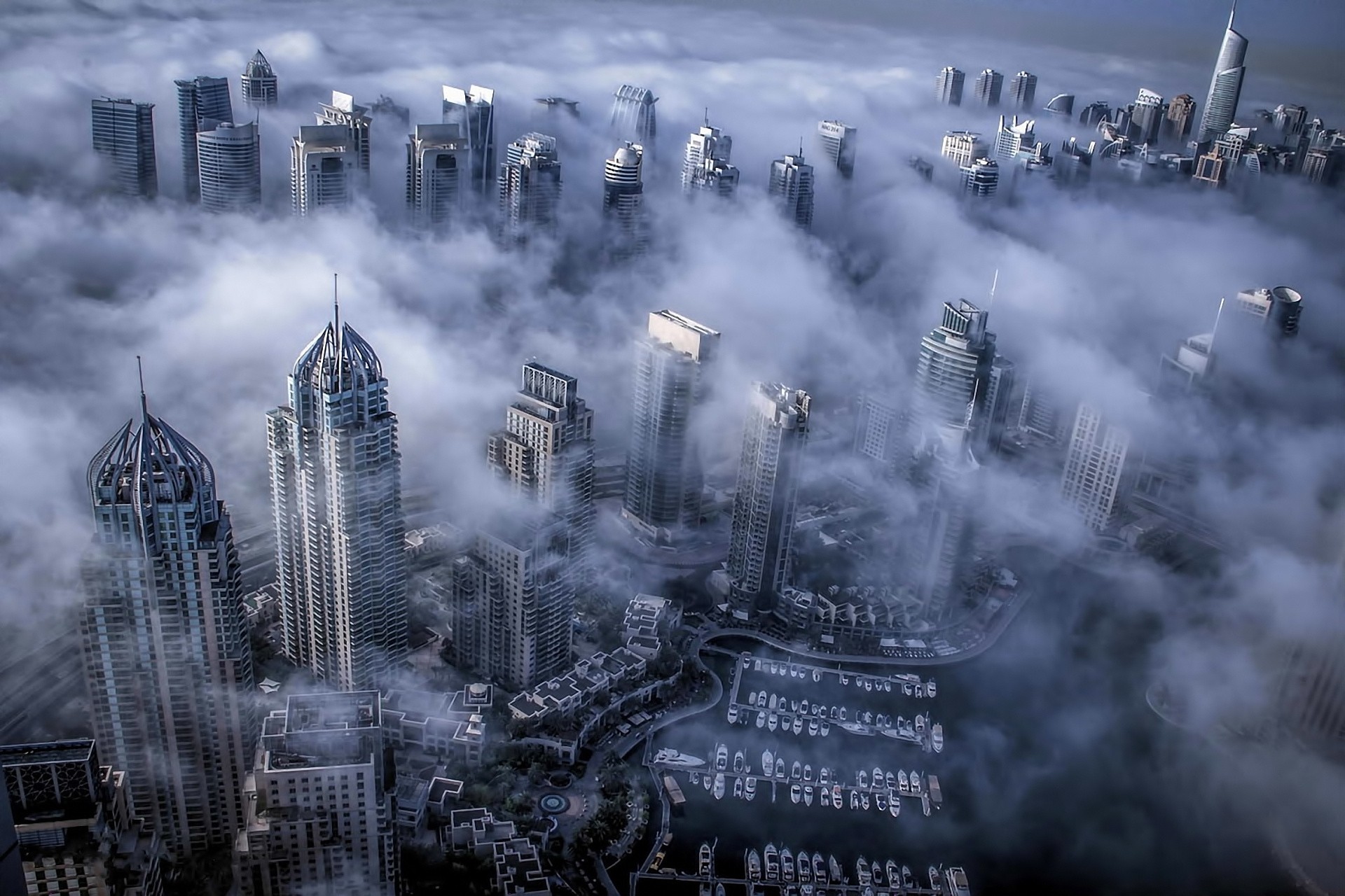 emiratos árabes unidos niebla rascacielos dubai