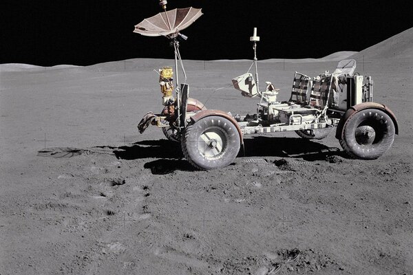 Moonwalk se dresse sur une planète déserte