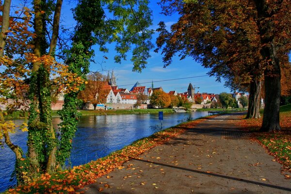 Alemania. Otoño dorado en Bovaria