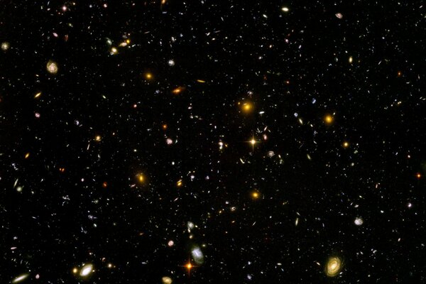 Grande campo galattico profondo con stelle Ultra diverse