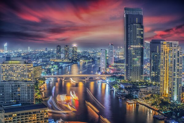 Die nächtliche Promenade der thailändischen Hauptstadt Bangkok