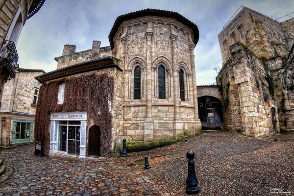 How beautiful it is on an old street in France